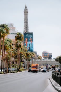 {interest_rates_trendlines}