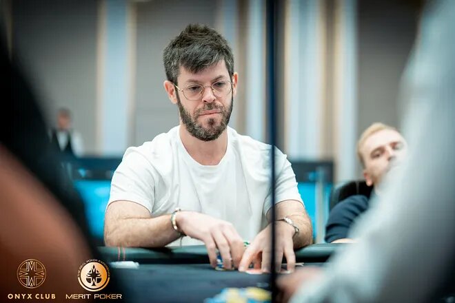 {pankkikortti väri ja tyyppi}